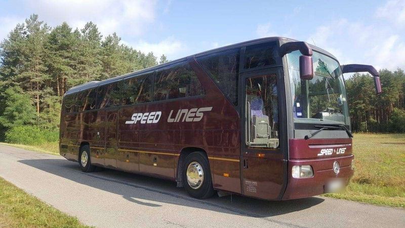 Autobus na leśnej drodze - skup autobusów Autosan